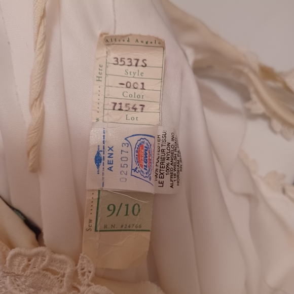 Dress - Picture 3 of 3